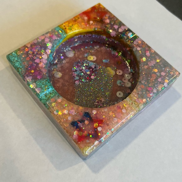 Colorful handmade epoxy Resin Art ashtray/tray - Picture 1 of 8